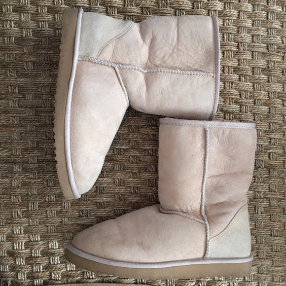 UGG Classic Short. Sand, size 7 (fits 7 1/2 & 8). - Picture 5 of 8